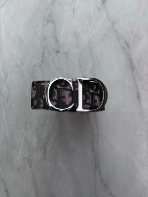 Dior bälte  - Ett premium bälte perfekt för alla tillfällen!