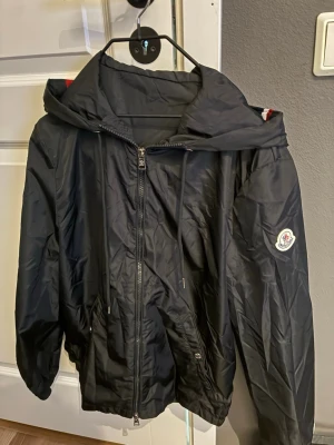 Moncler windbreaker  - Hör av er vid frågor! Pris kan sänkas vid snabbaffär 