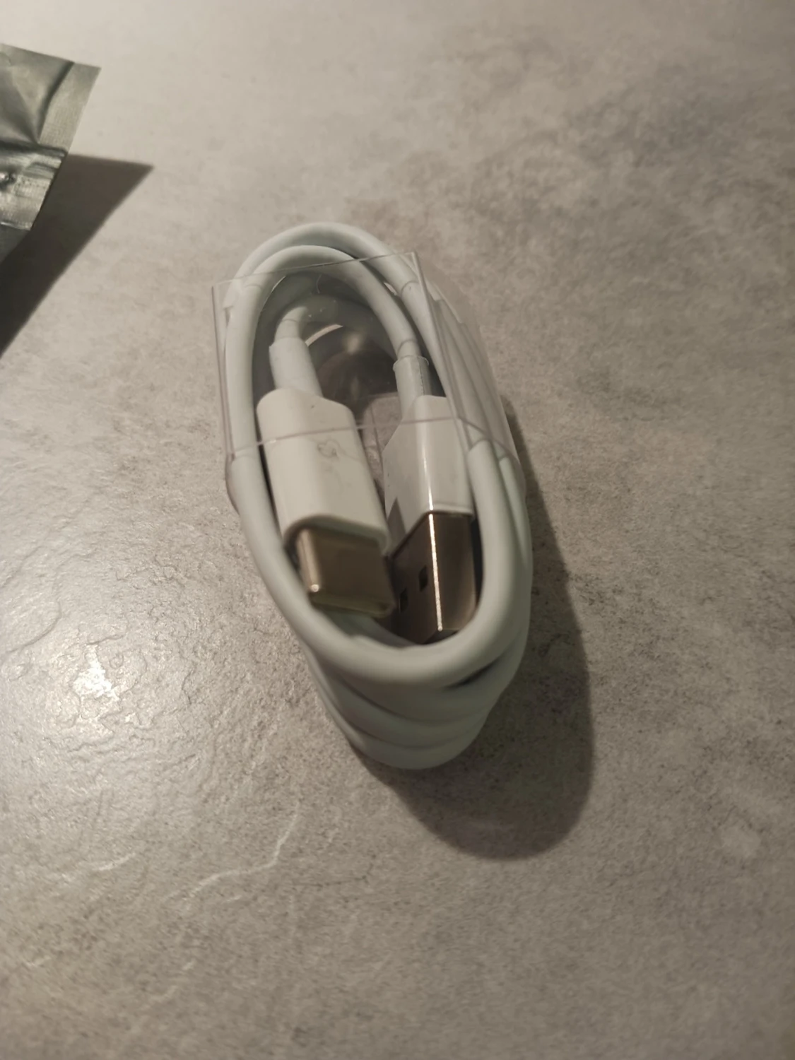 Vit USB-laddare med kabel - 2