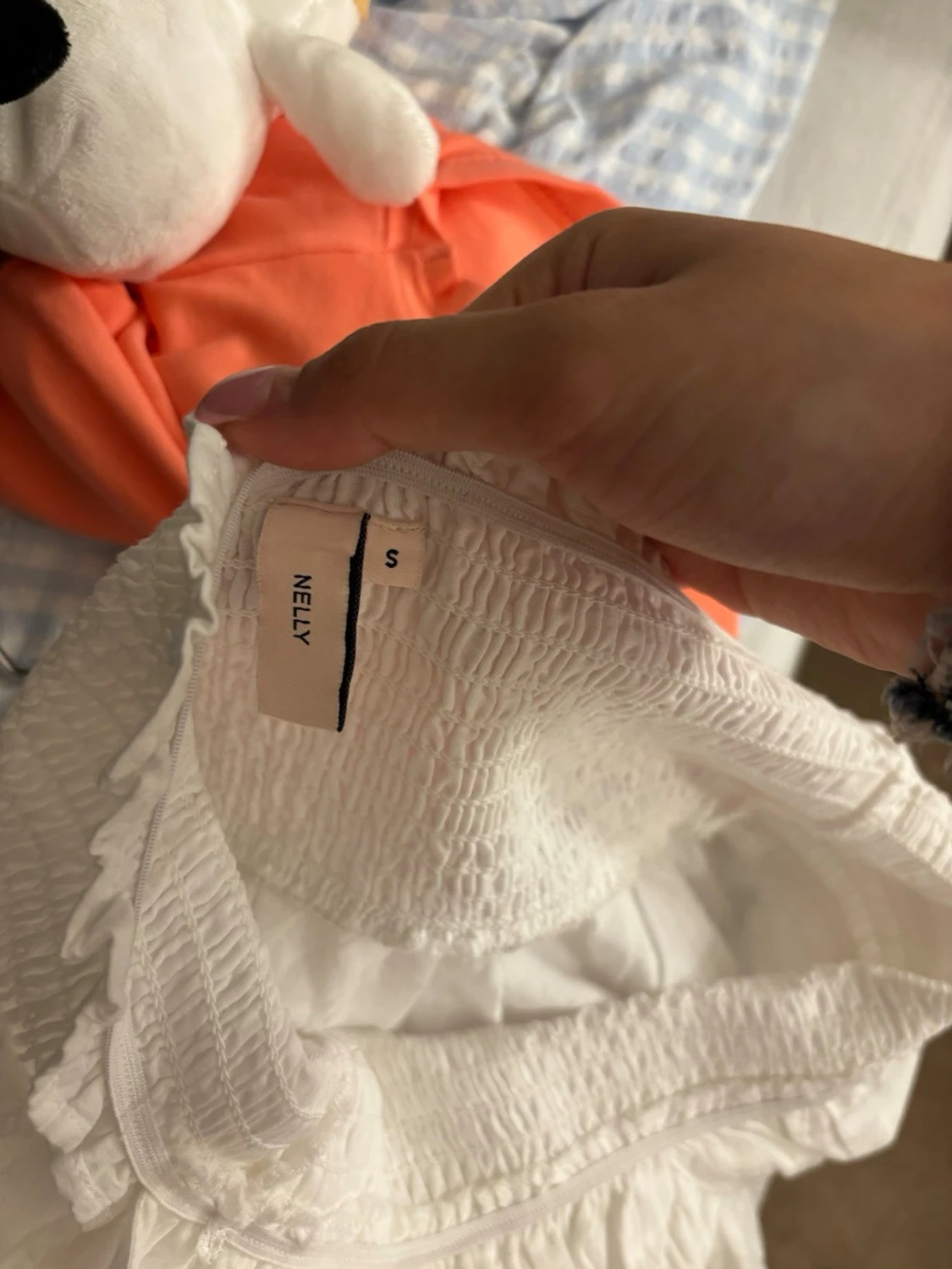 Vit kort klänning med volang - 2