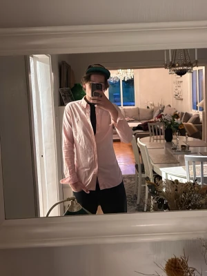 Ljusrosa Ralph Laurent skjorta  - Säljer en ljusrosa polo Ralph lauren skjorta.  Storlek M. Super skick 