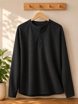 Svart Långärmad Henley-tröja  - Storlek: L, Material: 100 % Polyester, utmärkt skick!