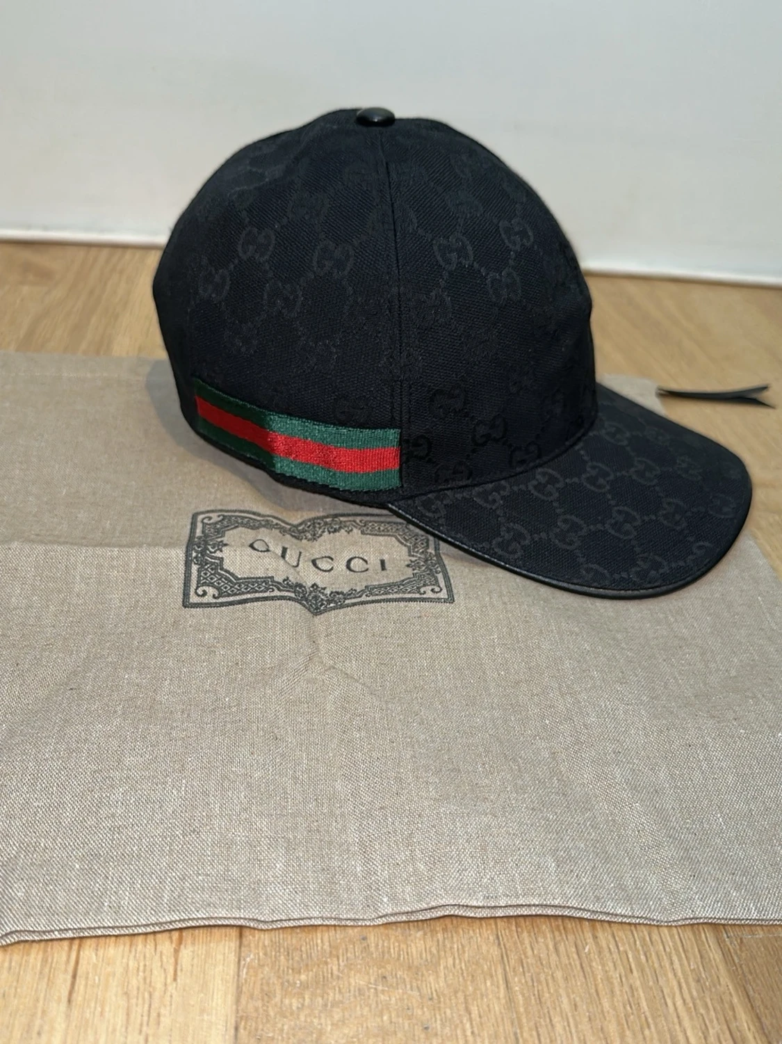 Svart keps från Gucci med GG-mönster - 1
