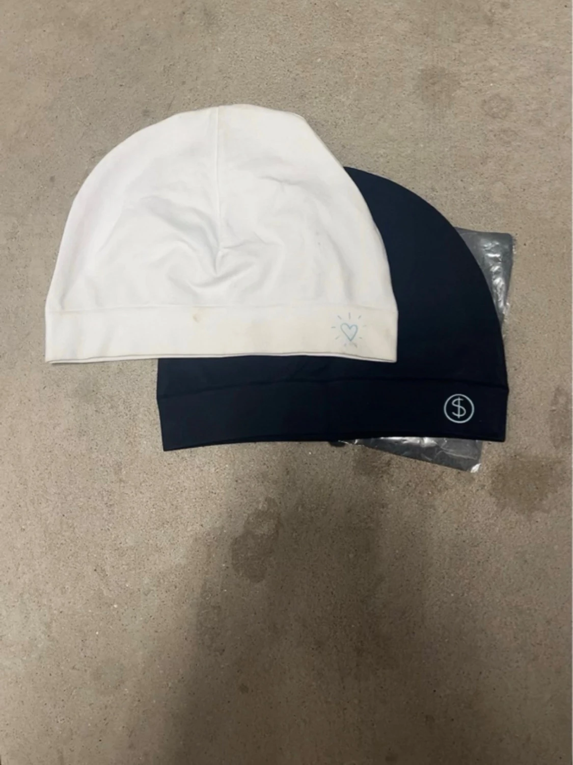 Två mössor från Secret Racing - 1