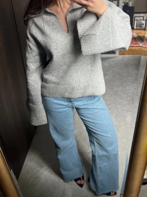 Stickad tröja - Från Gina, sparsamt använd och i fint skick