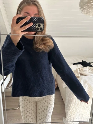Blå stickad tröja  - Från Gina Young, i storlek 158-164 men sitter som en XS