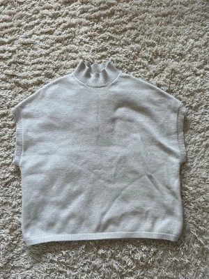 Stickad tröja  - Lite nopprig.