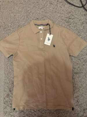 US polo assn pikétröja  - Helt oanvänd med prislapp. Online pris 350 kr mitt pris 249 kr
