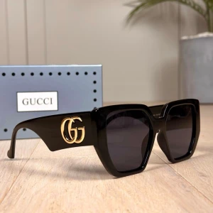 Solglasögon  - Helt nya och oanvänd solglasögon av hög kvalitet.