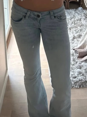 Ljusblå bootcut jeans -  Säljer då jag inte använder dem i storlek XS shorts i jättebra skick 