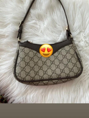 Väska  - Väska helt ny superfin inför sommaren 