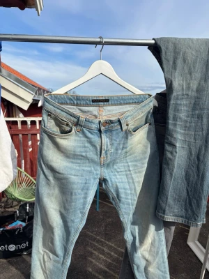 Nudie jeans - Säljer dessa feta nudie jeans med modellen skinny lin, knappt använda och sitter väldigt bra