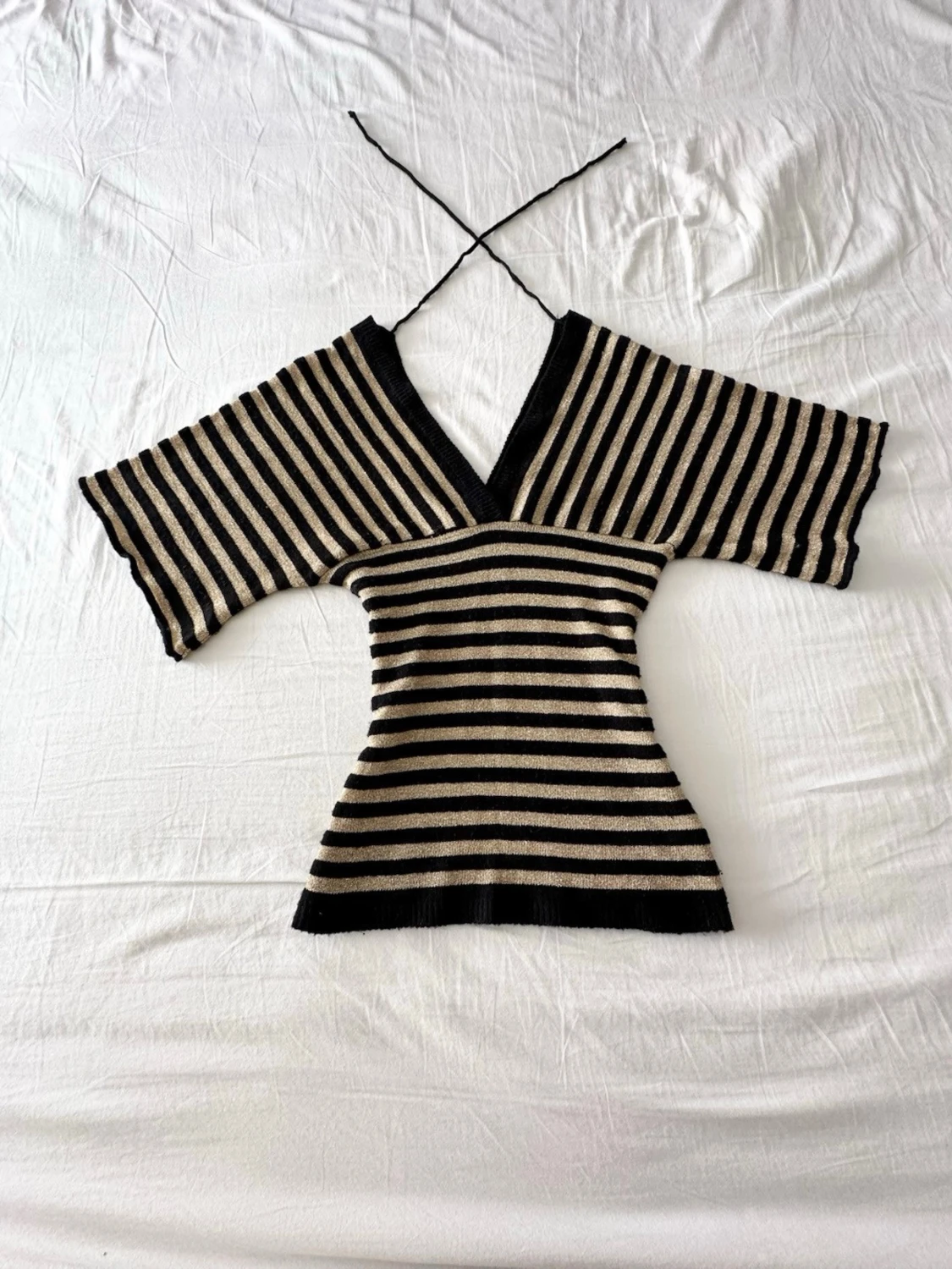 Randig stickad topp med v-ringning