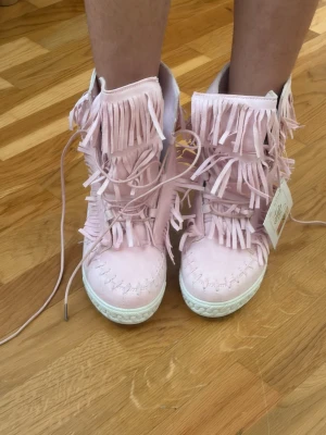 Isabel marant liknande Fransskor med kilklackar  - Super fina, Isabel marant liknande! Passar true to size klack ca 3-4cm