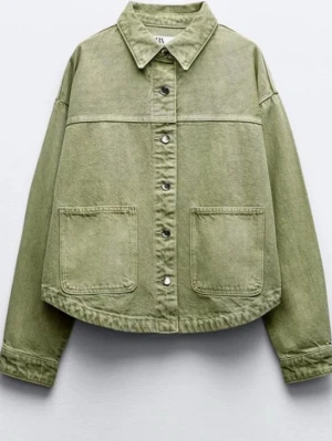 Grön overshirt från Zara - Snygg jeansjacka i ljusgrönt från Zara. I nytt skick 