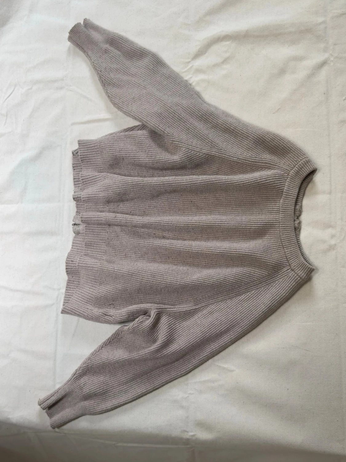 Beige ribbad ziptröja med dragkedja på ryggen