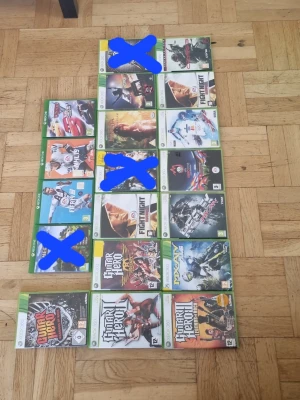 Xbox spel -  Guitar Hero, Fight Night, Minecraft, Forza Motorsport och FIFA. Spelen har färgglada omslag och är i standard plastfodral. 50 för ett spel.