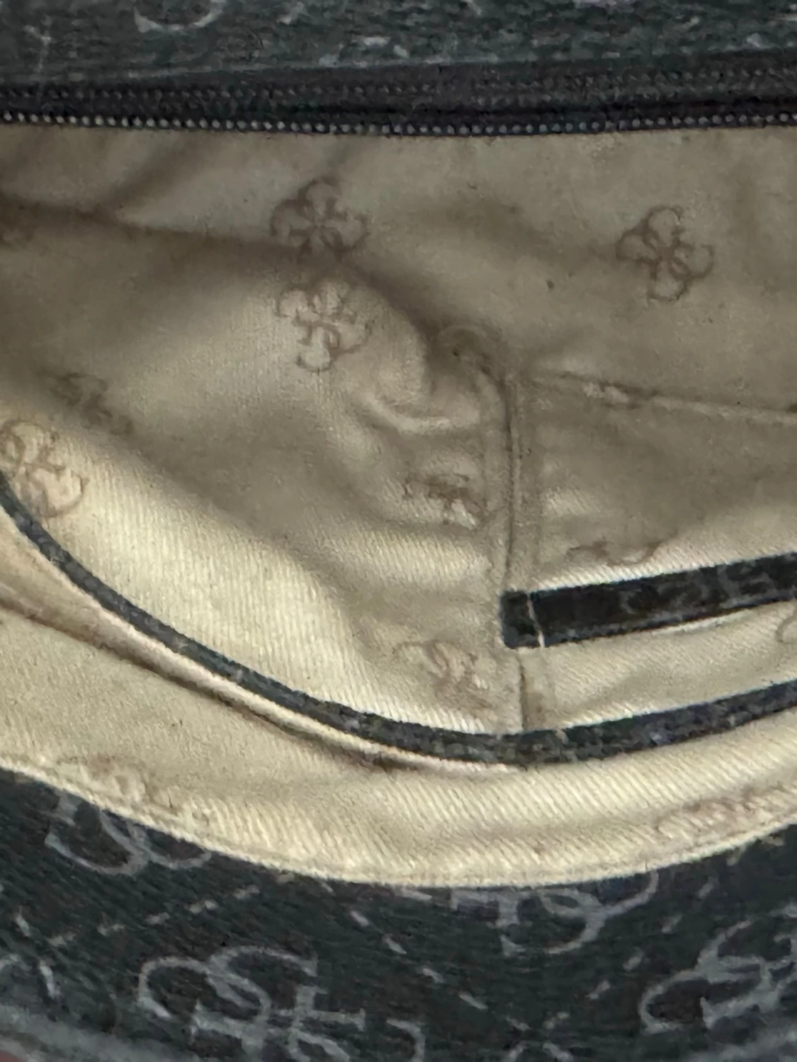 Svart axelväska från Guess - 6