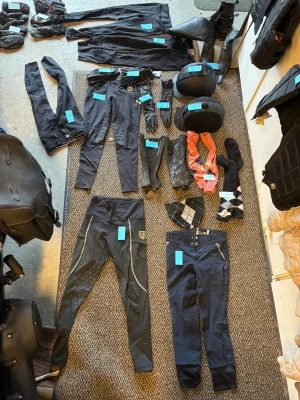 Ridkläder - Massor med ridkläder säljs pågrund av att jag slutat rida. Vid intresse är det bara att skriva om pris och storlek osv. Du kan köpa hur många saker du vill. Allt tillsammans kostar 1250