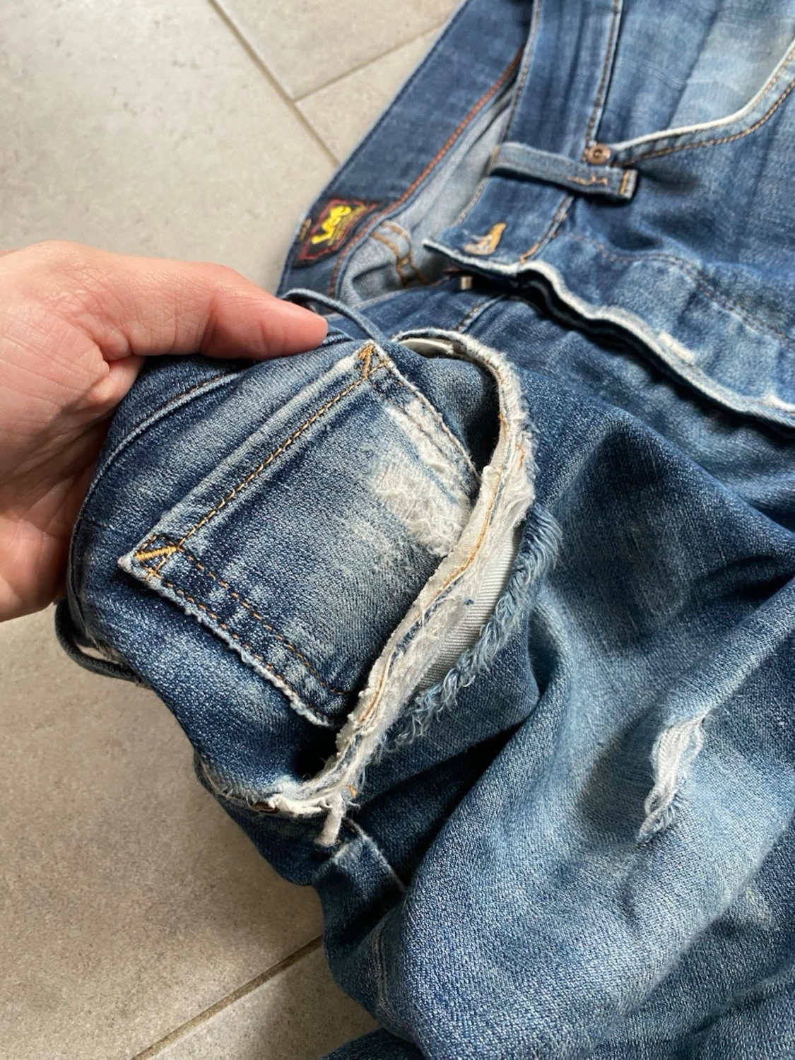 Blå slitna jeans från Lee - 4