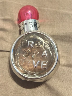 Britney Spears Prerogative EdP 30ml - Unik parfymflaska från Britney Spears med namnet Prerogative. Flaskan Innehåller 30 ml Eau de Parfum.  Använd fåtal gånger. Men syns att den är använd