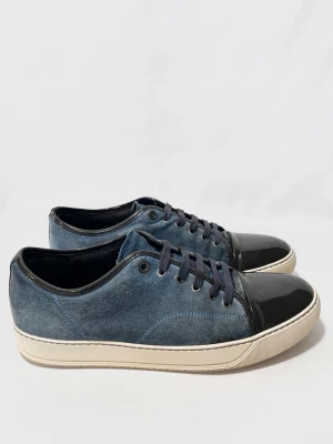 Lanvin Cap Toe Sneakers  - Lanvins i en riktigt fet model med blå mocka och glansig captoe!|Fint skick, inga defekter|Storlek uk 9 passar 44|Endast skor|Kontakta mig för fler frågor och funderingar!