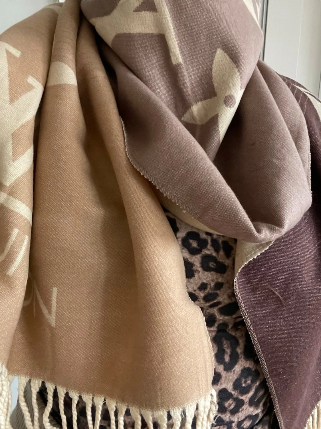 Beige-brun halsduk från  Vuitton - 1