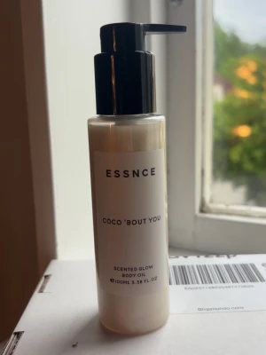 ESSNCE Coco 'Bout You Body Oil - Fick nyss hem och har enbart luktat på den, doften var inget för mig☺️.