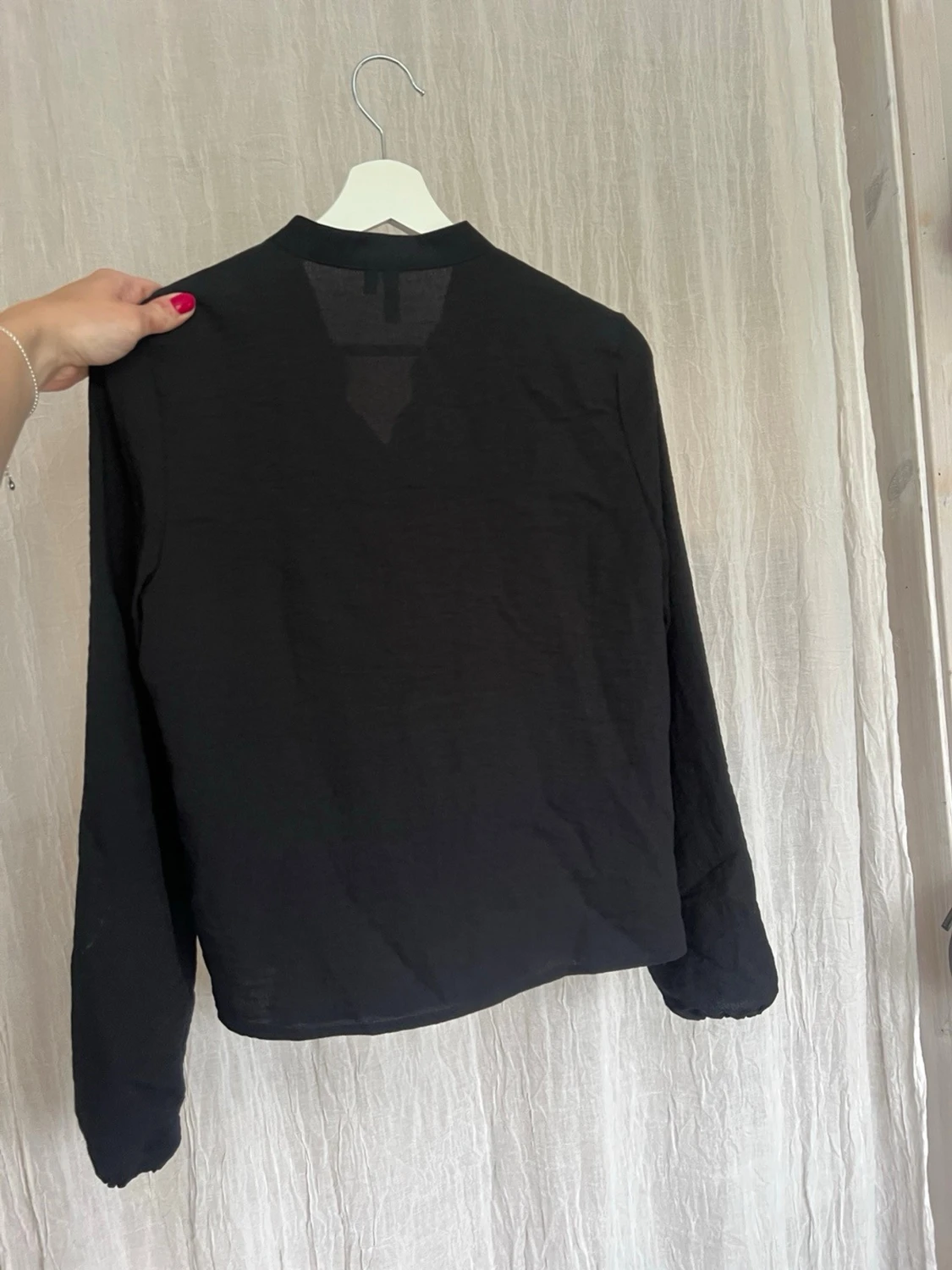 Svart blus, helt oanvänd!🌸 - 1