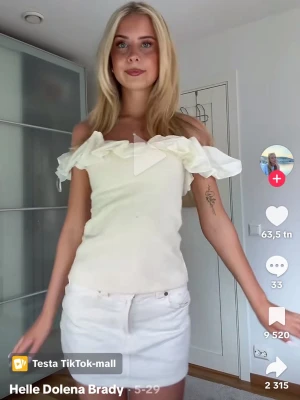 Vit offshoulder volangtop - Superfin vit volangtopp från Zara! Aldrig använd. Skriv för fler bilder. 