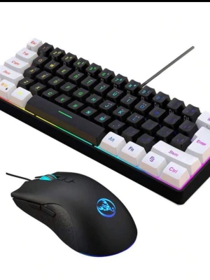 RGB-tangentbord och gamingmus - Säljer ett kompakt RGB-belyst tangentbord med vita och svarta tangenter samt en svart gamingmus med blå LED-belysning. Perfekt för gaming eller datoranvändning. Tangentbordet har färgglad belysning runt kanterna och musen har extra sidoknappar.