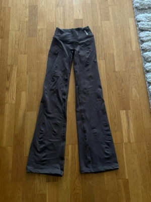 Dfyne vision flare - Säljer ett par DFYNE Vision Flares ifrån deras limited switch collection i färgen ”Truffle” i st XS regular, använd 2gg. Originalpris 72,95€ - ca 800kr