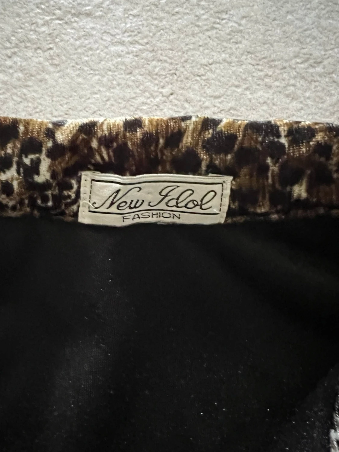 Svart tröja med leoparddetaljer New Idol storlek M/L - 2