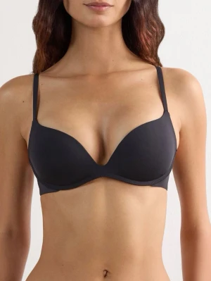 BH från intimissimi Gioia - Superfin BH från intimissimi i modellen Gioia, alltså samma modell som de populära bharna med blommor på. Säljer då den är lite liten på mig, i övrigt superfin och skön 