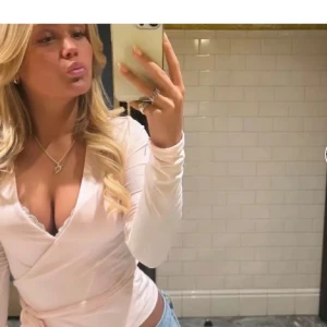 Jättefin Gina tröja - Den är i super skick utan några defekter 💞säljer då den tyvärr inte används längre💗pris kan diskuteras😊