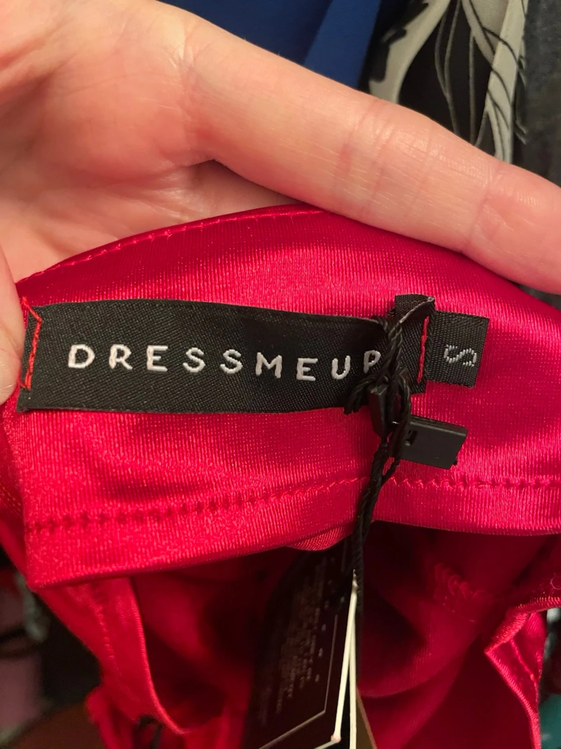 Röd långklänning med öppen rygg - 3