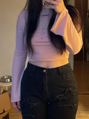 Crop top - Köpt från shein men aldrig använd då jag såg inte att det var en crop top