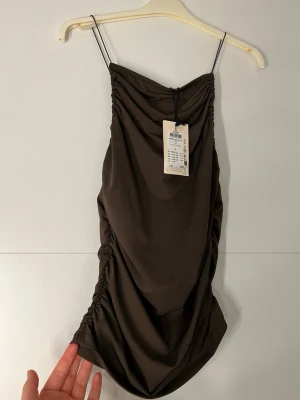 Fintopp - Aware - Figursydd topp som är supersnygg