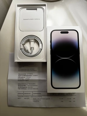 iPhone i nyskick iPhone 14 Pro - Jag säljer min iPhone som är i nyskick. Batteriet är  100%. Inga repor inga fel. Du får med tre skal laddare box garanti.