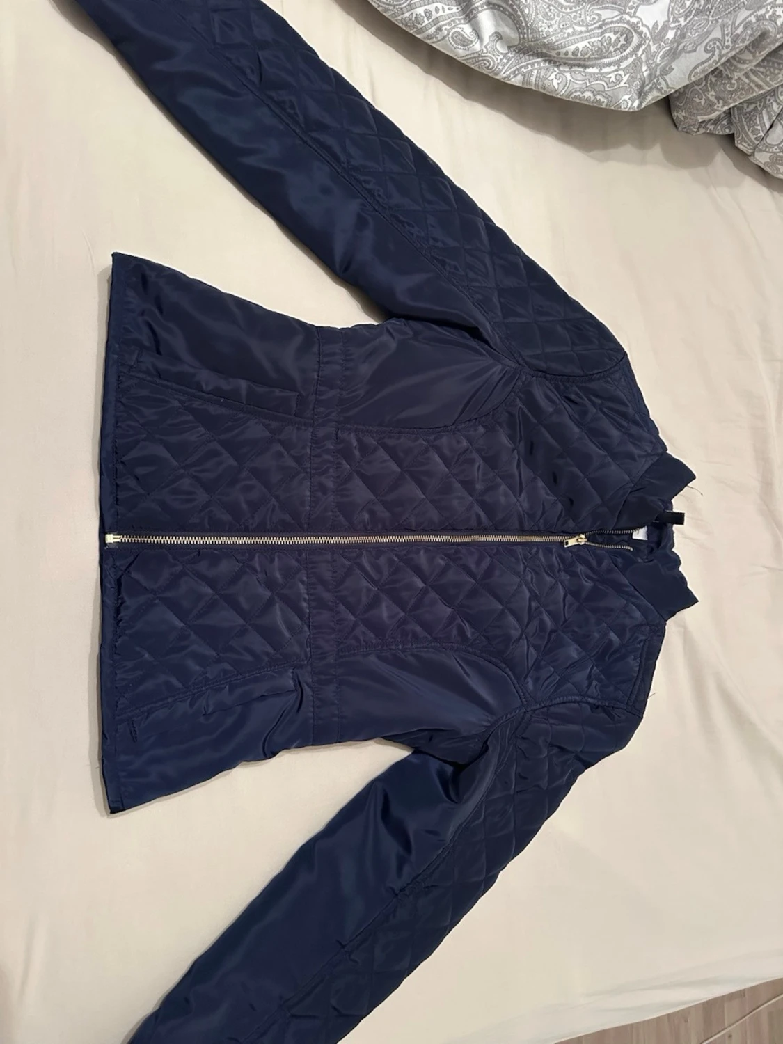 Mörkblå quiltad vindjacka