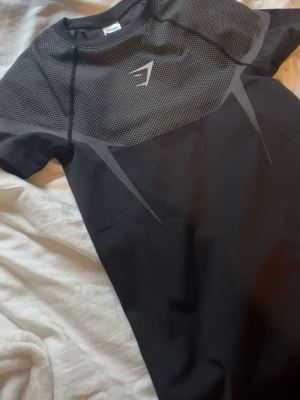 Gymshark onyx V5 - Oanvänd Gymshark onyx V5 i färgen svart/grå. Eftertraktade och trendiga. Kan gå lägre vid snabb affär!