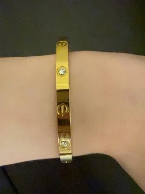 Armband i färgen guld - Aldrig använt 