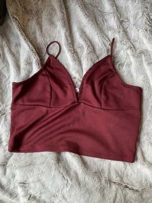 Linne/topp - Linne/topp från Ginatricot. Köpt secondhand men passar inte mig. Inga skavanker