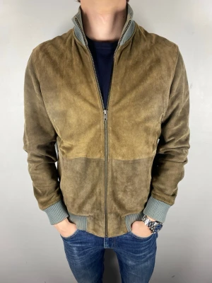 Reiss mocka jacka  - Size M | Mycket bra skick | Modellen är 184, 74 kg | Hör av dig vid frågor!