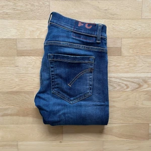 Dondup jeans - Dondup jeans | Skick 7,5 | Nypris ca 3000kr mitt pris endast 699kr | Storlek 31 | Modell George | Hör av dig vid minsta fråga eller fundering!📩