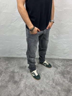 Replay jeans  - Ett par riktigt snygga jeans från Replay i storlek W31 L32 i modellen Anbbas 