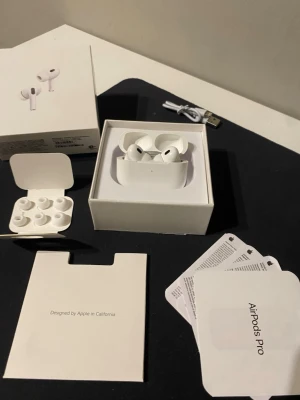 Trådlösa in ear hörlurar  - Riktigt fina 1:1 lurar, sprillans nya