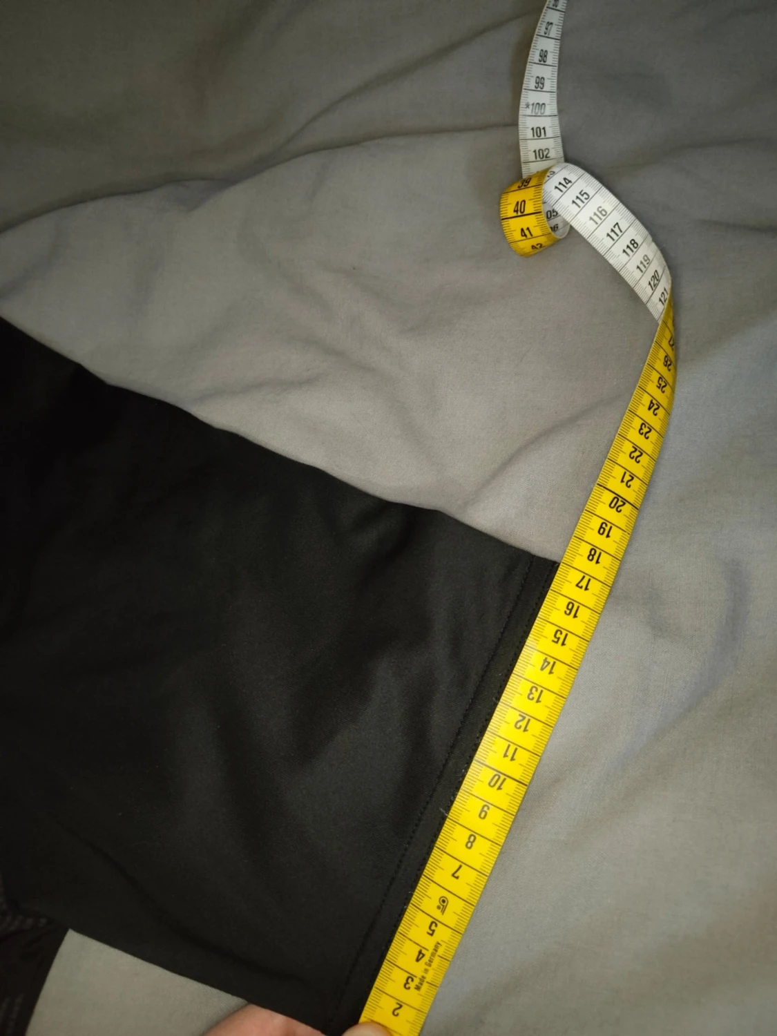 Svart tränings-tshirt från YOUNGLA - 3