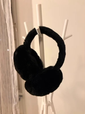 Black ear muffs - Great condition