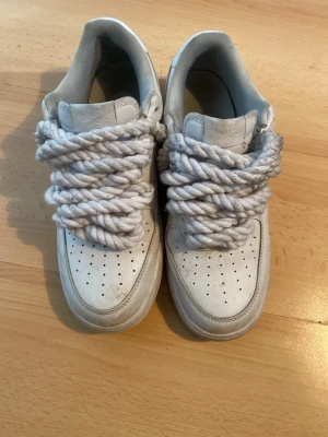Air force 1 rope laced - Ett par rope laced AF1 som jag har använt många gånger men de är fortfarande i bra skick. Skriv för mer information!